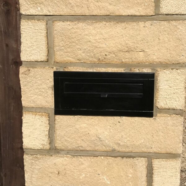 Muretto Through the Wall Locking Mailbox Telescopic | Letterbox4you