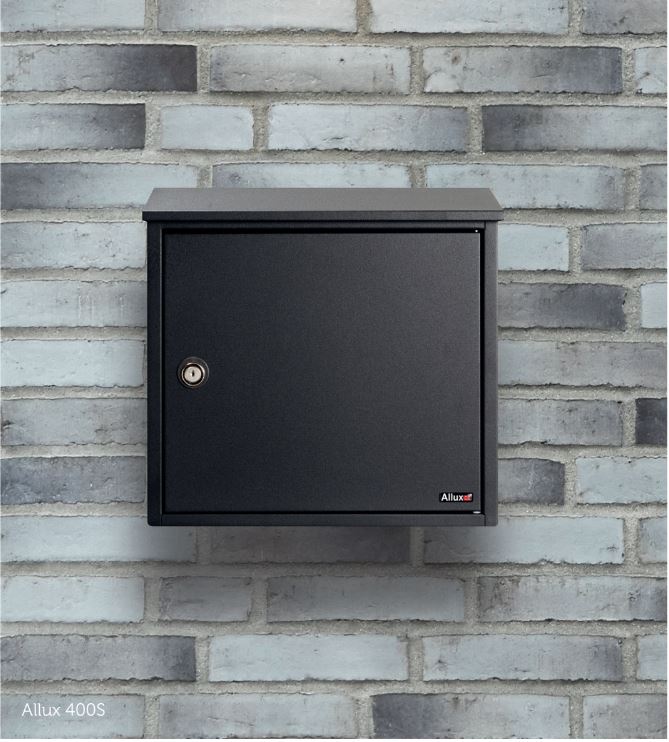 wall mounted post box Allux 400 in situ
