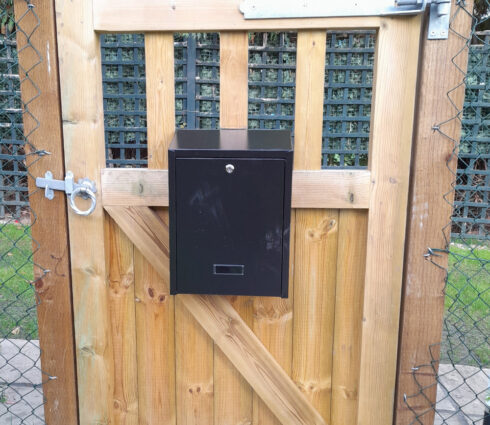 Post Box For Gates & Fences Outdoor Gatehouse W3-2 Black Rear