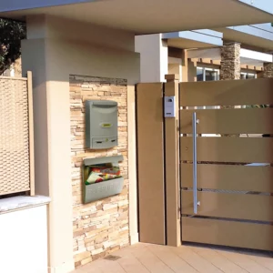 Cast Aluminium Letterbox Europa Maxi On The Wall Cast Aluminium Letterbox Europa Maxi On The Wall