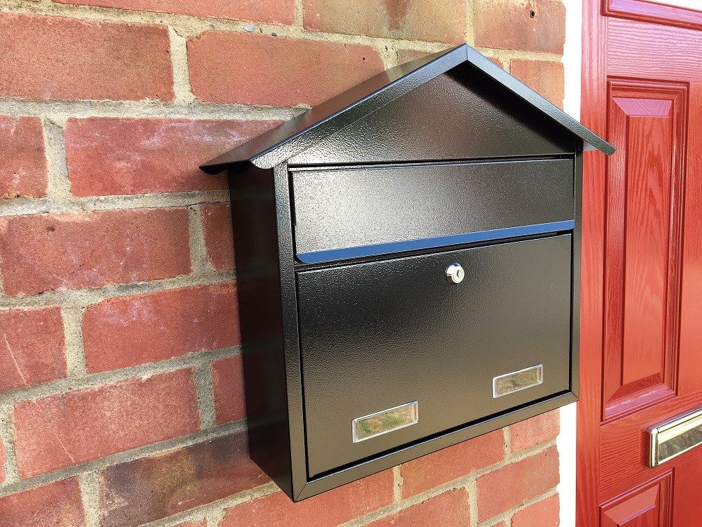 Wall mounted letterbox in black 2